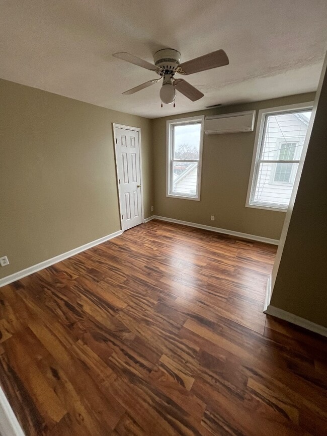 Foto del edificio - 829 S Main St