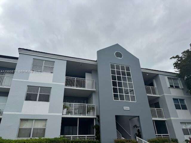 Foto del edificio - 8560 SW 212th St