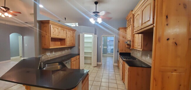 Building Photo - 3016 Yasmeen Cir
