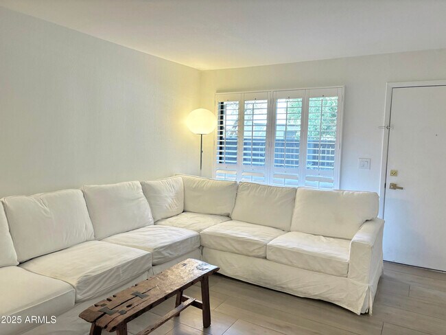 Foto del edificio - 2938 N 61st Pl