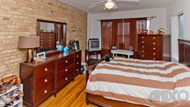 Foto del edificio - 1317 W Addison St