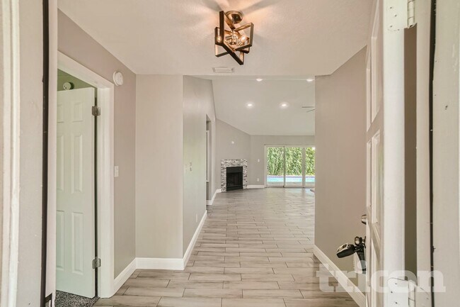 Foto del edificio - 361 Glenholly Ct