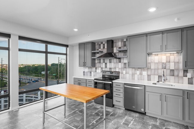 Building Photo - Echo at The Lights