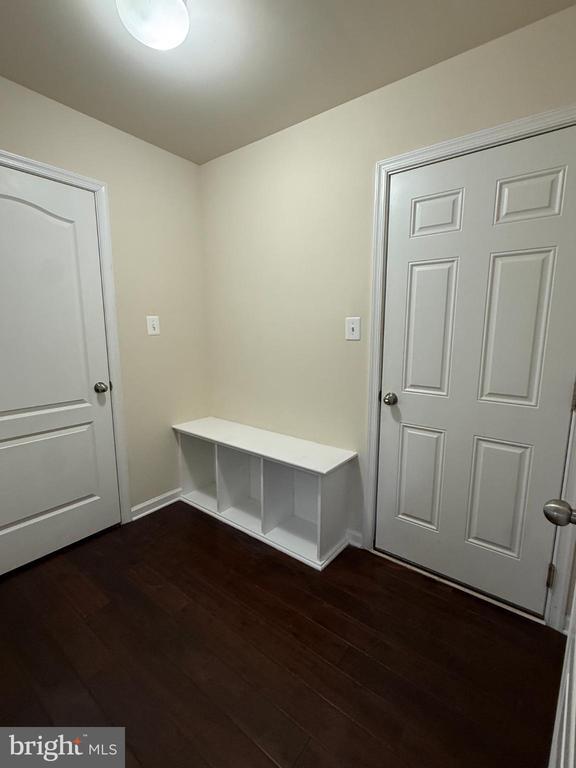 Foto del edificio - 7018 Foxton Way