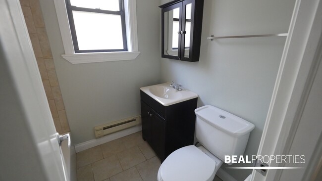 Building Photo - 4413 N Wolcott Ave