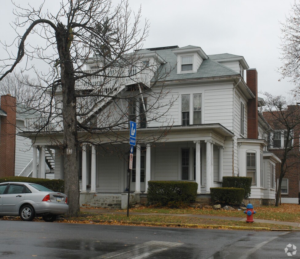 Primary Photo - 103 W Main St