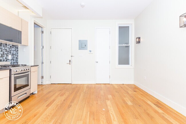 Foto del edificio - 462 Pulaski St