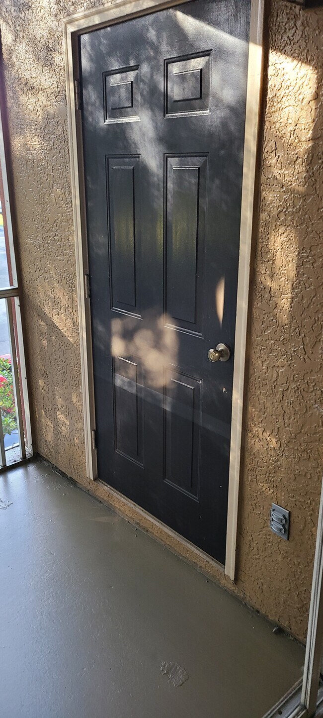 Balcony closet - 6216 Raleigh St