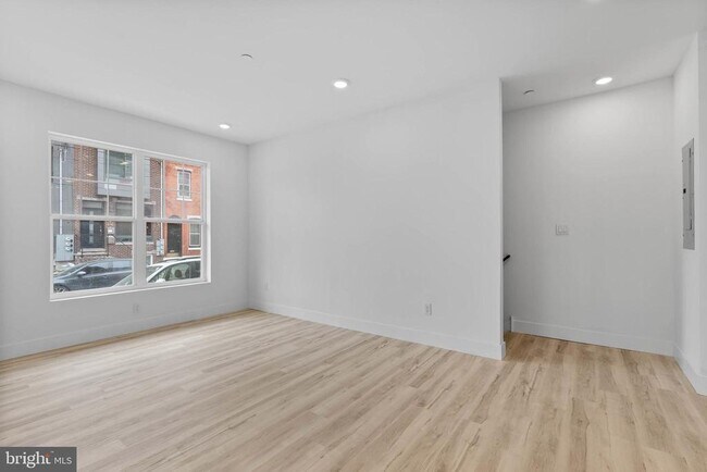 Building Photo - 809 Diamond St