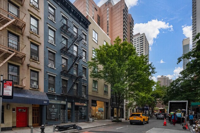 Building Photo - 225 E 58th St