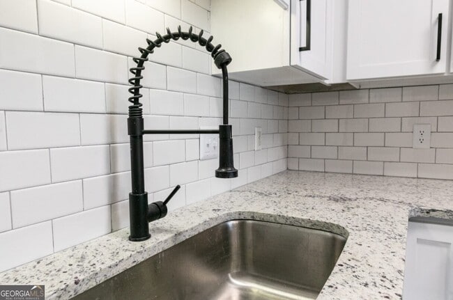 Building Photo - 1000 Ashwood Pkwy