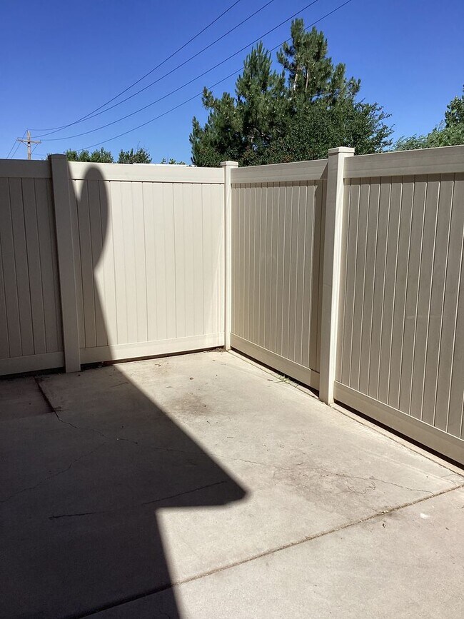 Foto del edificio - 340 1425 N St