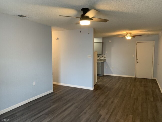 Building Photo - 2 br, 1 bath Duplex - 1339 East Parker Street