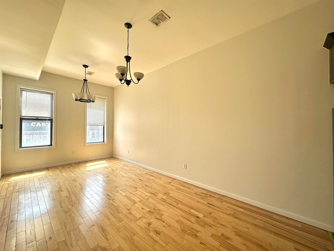 Primary Photo - 687 Bergen Ave