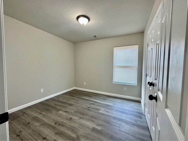 Foto del edificio - 4302 Hirsch Rd