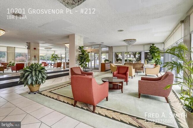 Foto del edificio - 10201 Grosvenor Pl