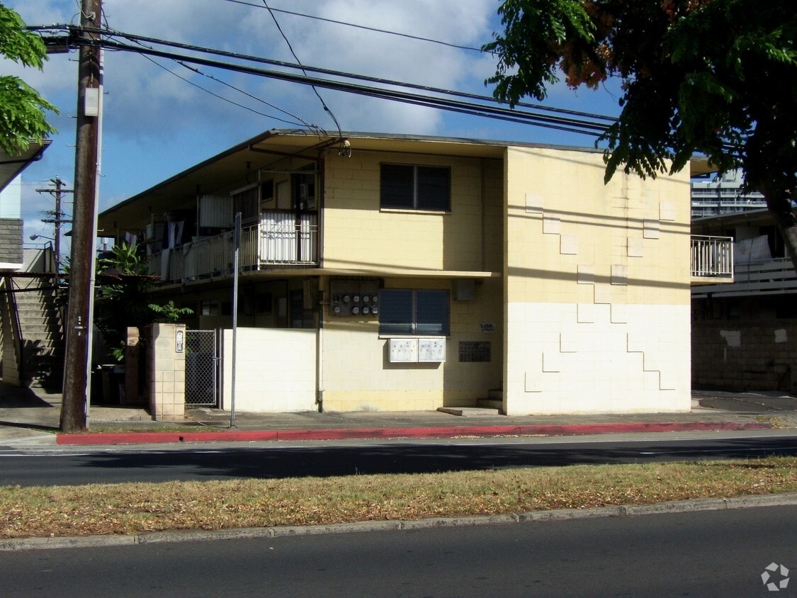 Primary Photo - 825 University Ave