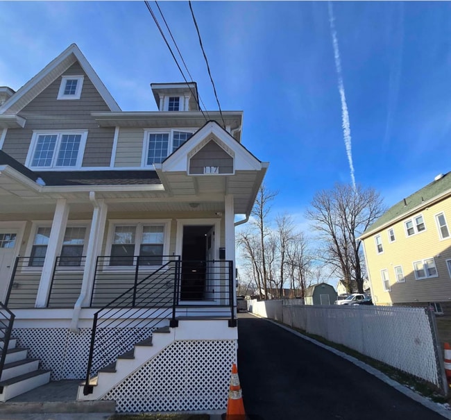 Building Photo - 117 Winslow Pl