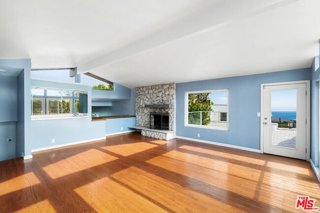 Building Photo - 3818 Seahorn Dr