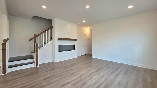 Building Photo - 670 Bolder Way