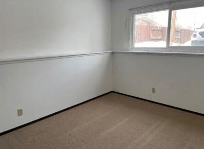 Photo du bâtiment - 3 Bed 1.5 Bath Unit in Olds, AB