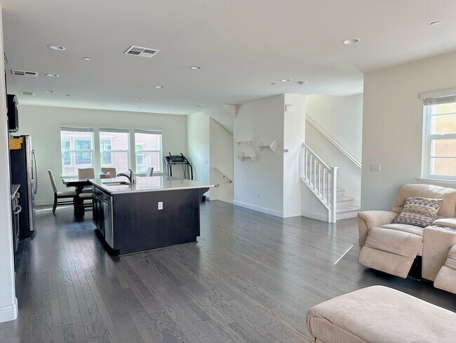 Building Photo - 38870 Myoporum Pl
