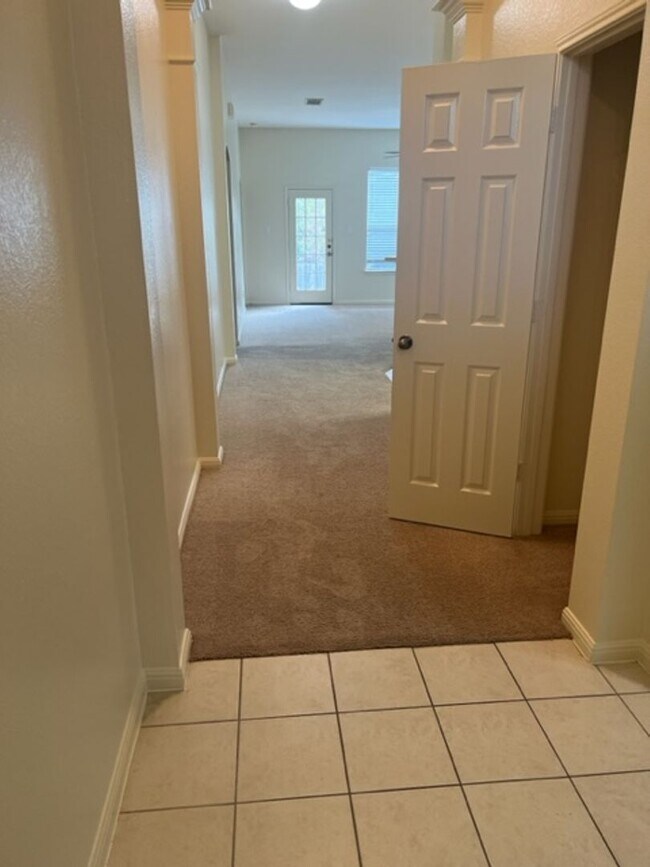 Building Photo - Beautiful 3 Bedroom 2 Bath located in Austin