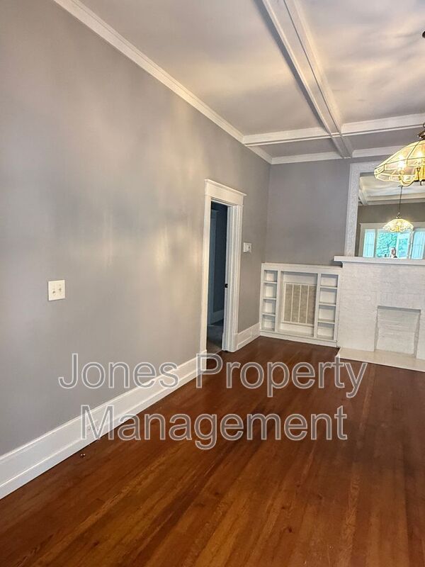 Foto del edificio - 809 N Main St