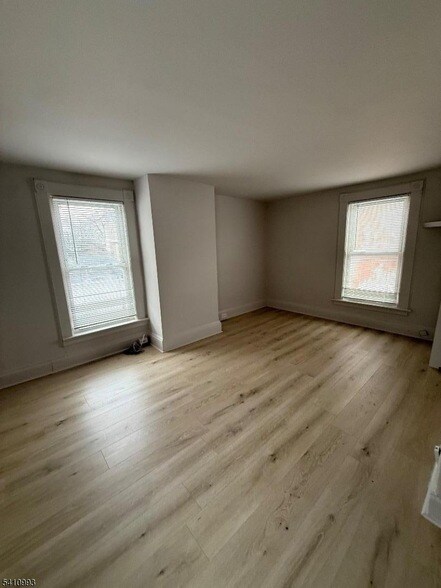 Building Photo - 332 Belleville Ave