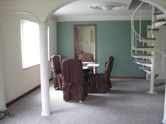 Building Photo - 5 br, 2 bath Apartment - 841 Oakland Ave #1