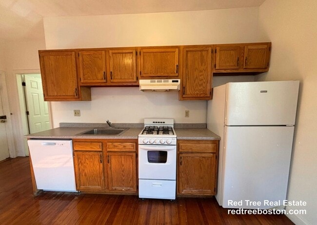 Building Photo - 163 Strathmore Rd