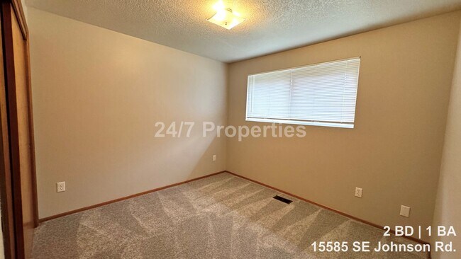 Foto del edificio - Updated 2 BD | 1 BA Duplex with Garage & Yard
