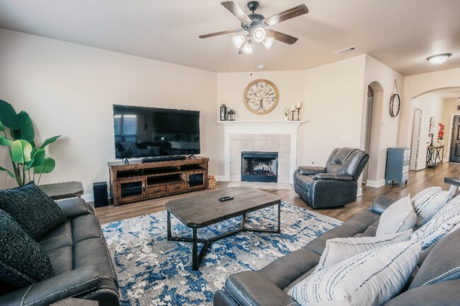 Foto del edificio - 728 Chatsworth Dr