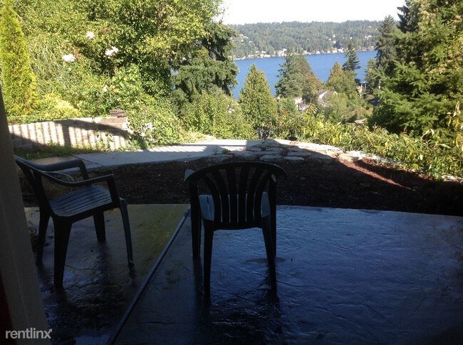 Foto del edificio - 12344 Sand Point Way NE