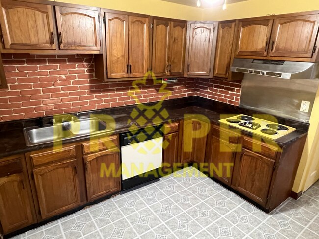 Building Photo - 3 bedroom 1 bathroom