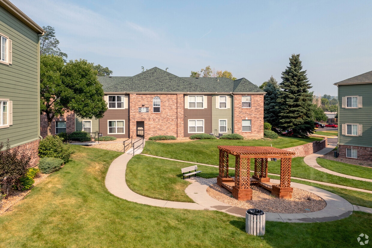 Primary Photo - Creekside Place Apartments