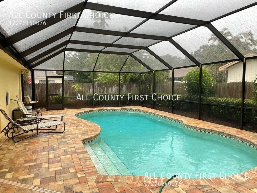 Foto del edificio - Laurelwood Estates Pool home