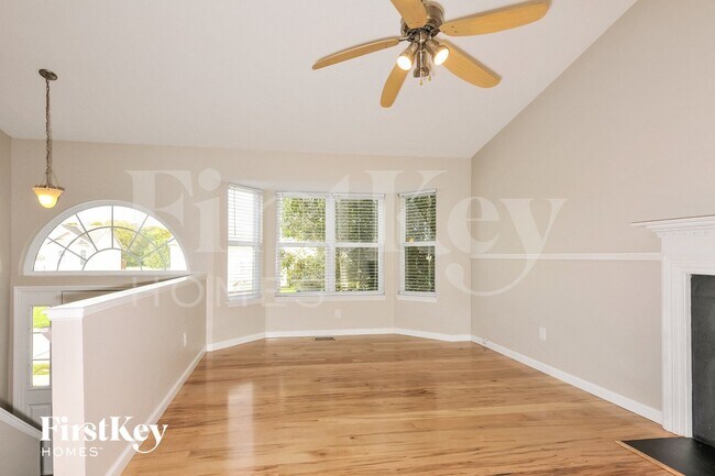 Foto del edificio - 2487 Waterfront Dr