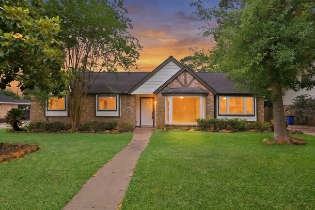 Building Photo - 15215 Parkville Dr