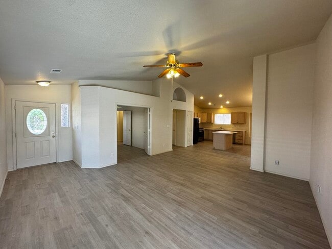 Foto del edificio - 7152 Elk Creek Rd NE