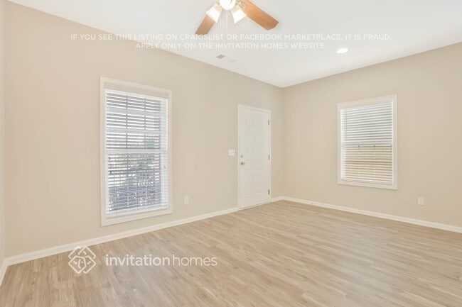 Foto del edificio - 3851 Lake Sanctuary Way