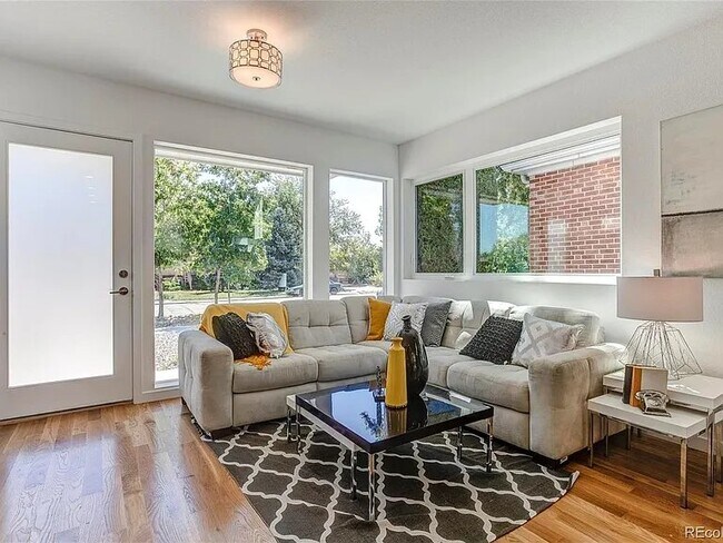 Foto del edificio - 1927 Grove St