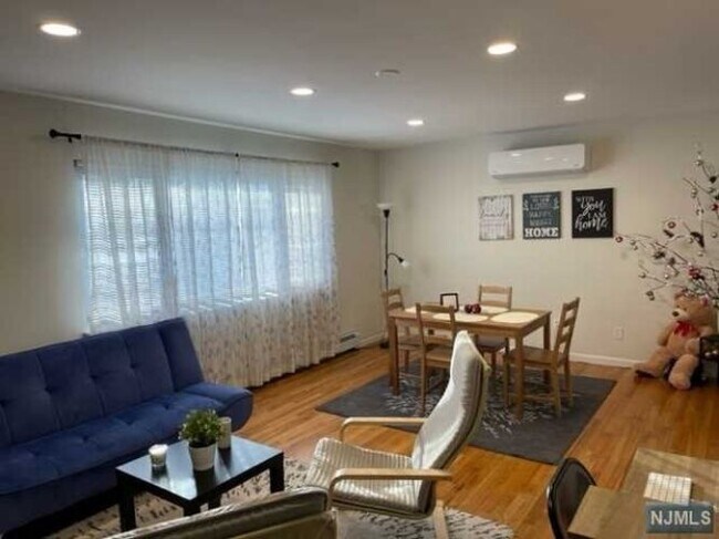 Foto del edificio - 577 Carpenter Pl