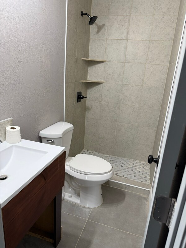 Foto del edificio - 821 Everett Springs Rd