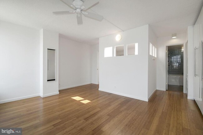 Foto del edificio - 1800 R St NW