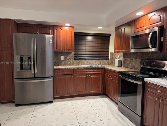 Foto del edificio - 256 NW 82nd Terrace