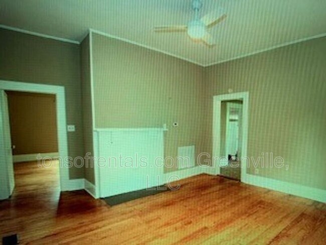 Building Photo - 9 E St