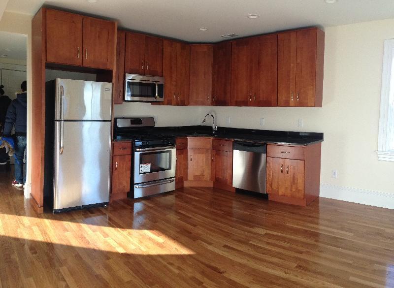 Primary Photo - 84 Linden St