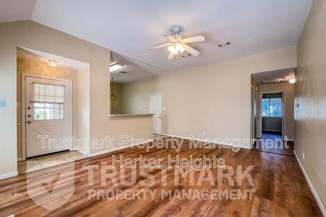 Building Photo - 2407 Armadillo Dr