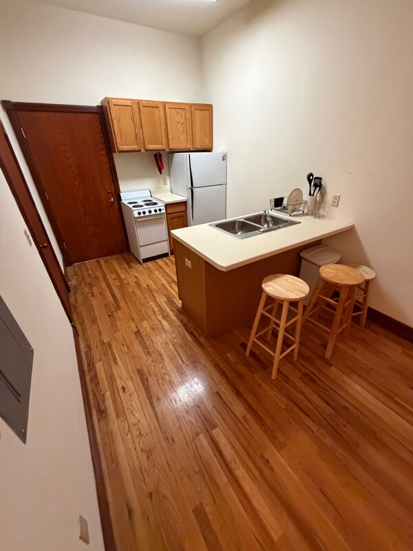 Foto del edificio - 402 W Dayton St